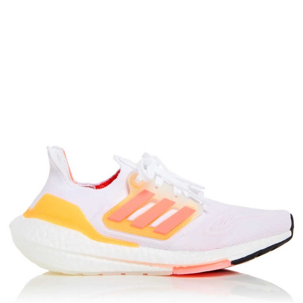 Women’s Ultraboost 22 - Picture 1 of 16